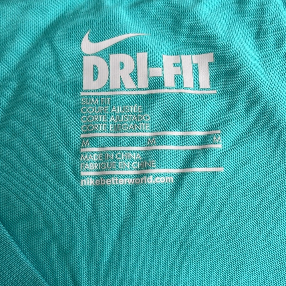 Like new slim fit Nike T-shirt - Picture 9 of 11